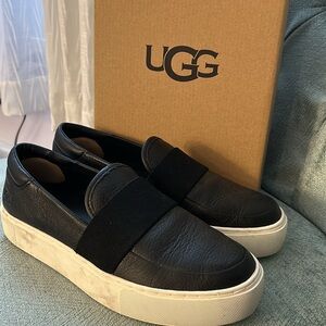 UGG CHAYZE LEATHER SLIP ON SNEAKER SIZE 7